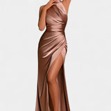 Vestido Halter Torcido Symone con Dramática Abertura Lateral