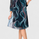 Vestido Almira de Chiffon con Estampado de Remolinos Oceánicos y Corte Fluido
