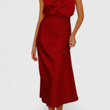 Vestido Rina Elegante con Cuello Halter Drapado