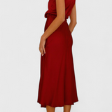 Vestido Rina Elegante con Cuello Halter Drapado
