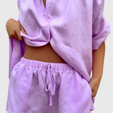 Conjunto de Dos Piezas Anika con Camisa de Botones y Pantalones Cortos con Cuerda