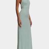 Vestido Halter Ajustado Trinity con Fruncidos y Espalda Abierta
