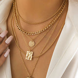 Collar con Colgante de Cadena Metálica Geométrica