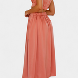 Conjunto Minimalista Jocelyn con Cuello Alto y Abertura Lateral