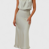 Vestido Rina Elegante con Cuello Halter Drapado