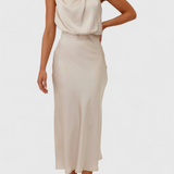 Vestido Rina Elegante con Cuello Halter Drapado