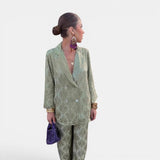 Venera - Conjunto blazer y pantalón floral satinado para mujer