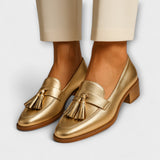 Mocasines Celeste en Oro con Elegantes Borlas