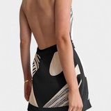 Vestido Corto Halter Fae con Estampado Abstracto y Cinturón