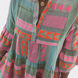 Vestido Corto Bordado Gina Boho con Escote en V y Mangas Acampanadas