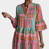 Vestido Corto Bordado Gina Boho con Escote en V y Mangas Acampanadas