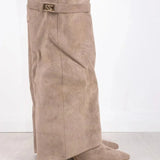 Botas de mujer de ante con detalles metálicos