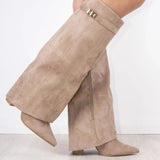 Botas de mujer de ante con detalles metálicos