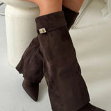 Botas de mujer de ante con detalles metálicos