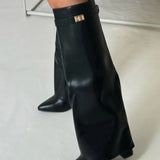 Botas de mujer de ante con detalles metálicos