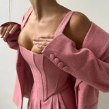 Conjunto de mujer de tres piezas entallado con top ajustado