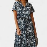 Vestido Midi Rovena con Lunares, Cuello Camisa y Cintura Ajustable