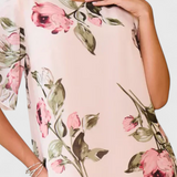 Vestido de Chiffon Fluido Tameka con Pétalos y Mangas Transparentes