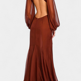 Vestido Maxi Delanie con Corte y Volantes Dramáticos