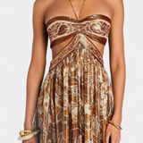 Vestido Maxi Tasha con Cuello Halter y Espalda Abierta con Detalles Recortados