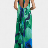 Vestido Largo Plisado Giselle con Cuello Halter y Movimiento Elegante