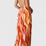 Vestido Maxi Halter Remi con Estampado Ondulado y Trenzado Elegante