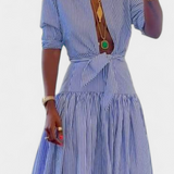 Camisa de Cuello Alto a Rayas Ippolita y Falda de Traje Plisada