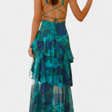 Vestido Domenica de Chiffon con Escote en V y Capas Fluidas
