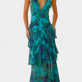 Vestido Domenica de Chiffon con Escote en V y Capas Fluidas