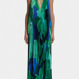 Vestido Largo Plisado Giselle con Cuello Halter y Movimiento Elegante