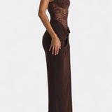 Vestido Maxi de Encaje Asimétrico Castanza