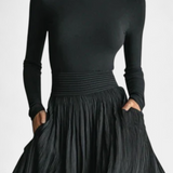 Conjunto Orren de Cuello Alto con Falda Plisada Negra
