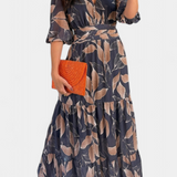 Vestido Floral Aísha con Corte Fluido y Motivo de Hoja