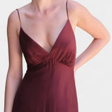 Vestido Maxi Atlana Burdeos con Volantes en Capas