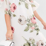 Vestido de Chiffon Fluido Tameka con Pétalos y Mangas Transparentes