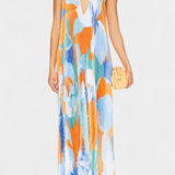 Vestido Largo Plisado Giselle con Cuello Halter y Movimiento Elegante