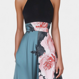 Vestido Radmila en A con Cuerpo Negro y Falda Floral en Contraste