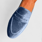 Mocasines Llnica de Terciopelo Azul con Detalle de Patchwork y Punta Redonda