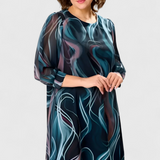 Vestido Almira de Chiffon con Estampado de Remolinos Oceánicos y Corte Fluido