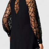 Vestido Negro Bellezza con Mangas de Malla y Corte Suelto
