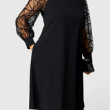 Vestido Negro Bellezza con Mangas de Malla y Corte Suelto