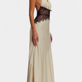 Vestido Largo Ashanty con Escote Halter y Cintura de Encaje Transparente