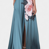 Vestido Radmila en A con Cuerpo Negro y Falda Floral en Contraste