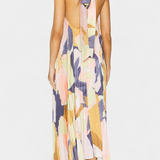 Vestido Largo Plisado Giselle con Cuello Halter y Movimiento Elegante