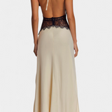 Vestido Largo Ashanty con Escote Halter y Cintura de Encaje Transparente