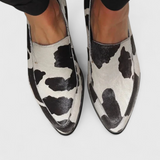Elegantes mocasines Macarena con tacón bajo y estampado animal