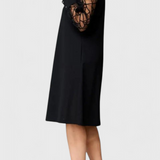 Vestido Negro Bellezza con Mangas de Malla y Corte Suelto