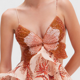 Vestido Juliette con Volantes y Escote Joyas