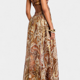 Vestido Maxi Tasha con Cuello Halter y Espalda Abierta con Detalles Recortados