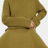 Conjunto de Suéter de Cuello Alto Patricia y Falda Maxi